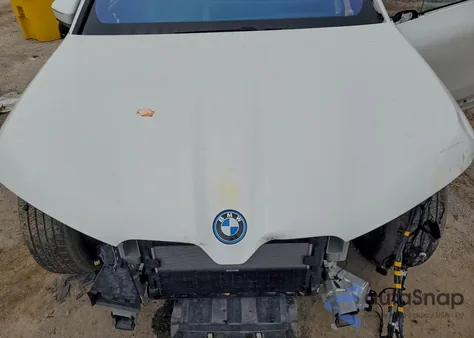 2022 BMW Ix xDrive50 z USA, uszkodzony, nr VIN WB523CF09NCK47835